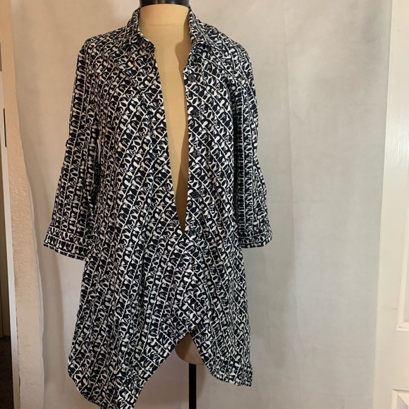 Cubism Los Angeles 3/4 Sleeve Button Down Blouse - Size M - Picture 9 of 9